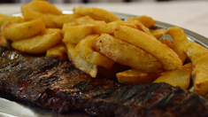 El bodegón de Buenos Aires que hace una entraña espectacular. El bodegón de Buenos Aires que hace una entraña espectacular.