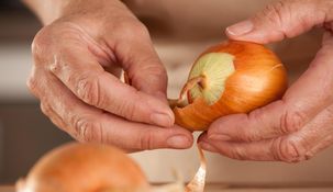 Cómo se puede aprovechar las cáscaras de cebollas.
