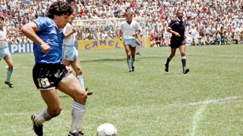La camiseta que usó Maradona en la final de México 86 vuelve a manos argentinas