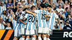 La Conmebol homenajeó al Indio Solari.