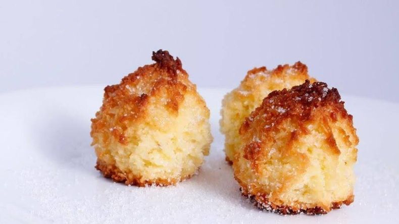 Además de los productos horneados, Las Esclavas cuenta con opciones para el almuerzo, ofreciendo sándwiches gourmet elaborados con panes caseros y fiambres de calidad.