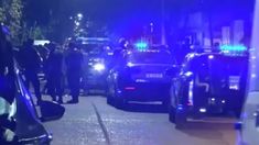 La policía de Rosario en un operativo en Melincué al 6100, tras la balacera a una barbería que dejó un bebé muerto. La policía de Rosario en un operativo en Melincué al 6100, tras la balacera a una barbería que dejó un bebé muerto.