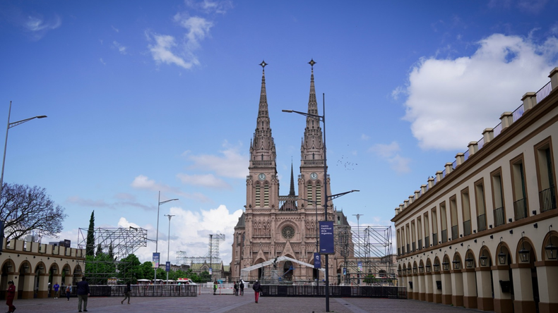 Luján se prepara para recibir al papa León XIV.