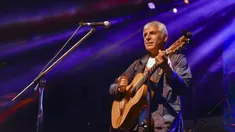Peteco Carabajal, uno de los principales referentes del folclore argentino. Peteco Carabajal, uno de los principales referentes del folclore argentino.
