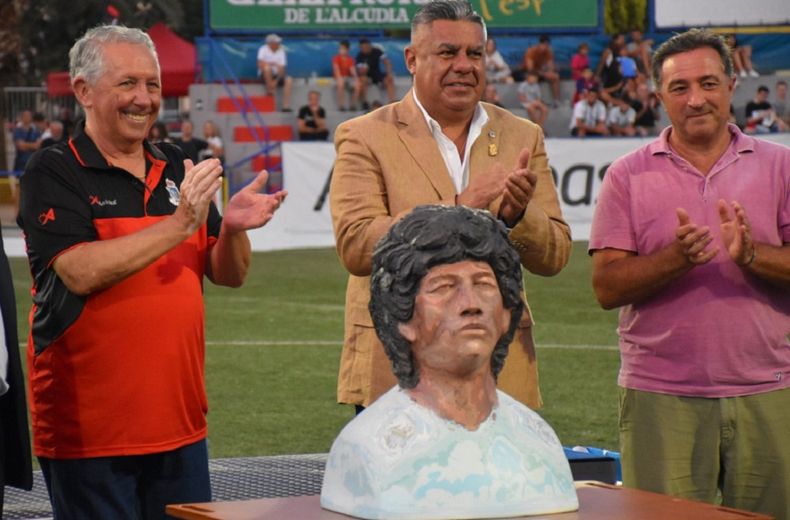 El homenaje a Diego Maradona en LAlcudia.