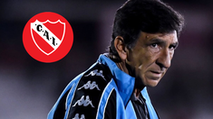 Un futbolista de la Selección, hincha del Rojo, se burló de Gustavo Costas. Un futbolista de la Selección, hincha del Rojo, se burló de Gustavo Costas.