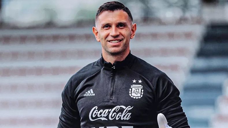 Dibu Martínez hizo tuvo una breve participación en redes para promocionar Envidiosa por Netflix