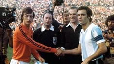 Roberto Perfumo, el Mariscal argentino que fue uno de los mejores defensores de la historia. Roberto Perfumo, el Mariscal argentino que fue uno de los mejores defensores de la historia.