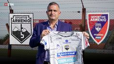 Nakis con la prenda actual del Tricolor de Maschwitz. Nakis con la prenda actual del Tricolor de Maschwitz.