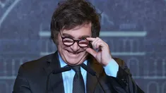 El Presidente habló sobre un video en el que un robot sirve café. El Presidente habló sobre un video en el que un robot sirve café.