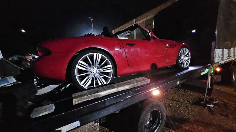Secuestraron un auto BMW de casi $100 millones que estaba en un camión de mudanza.