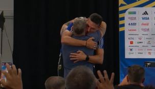 El abrazo de Palermo con Scaloni.