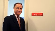 Beraud sucede e García Moritán, a quien corrieron tras el escándalo con Pampita.