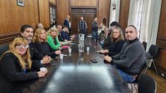 La reunión se realizó por la tarde con ambos gremios. La reunión se realizó por la tarde con ambos gremios.