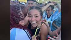 La joven que recuperó su celular no puede creerlo. La joven que recuperó su celular no puede creerlo.