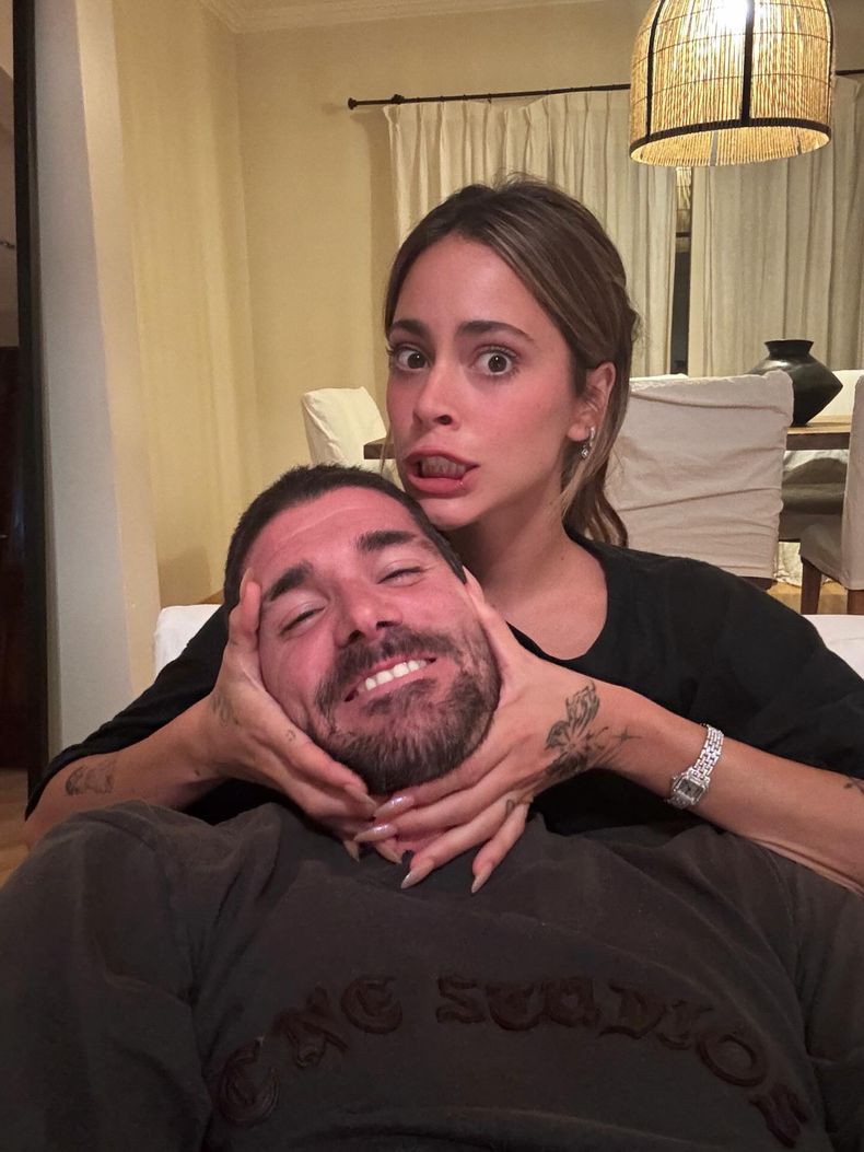 Imagen que compartió Rodrigo de Paul en su álbum dedicado a Tini Stoessel por su cumpleaños. 