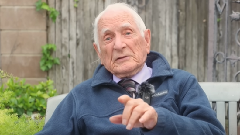 El médico John Scharffenberg, de 102 años, afirmó que el ejercicio es más importante para la salud que mantener un peso bajo.  