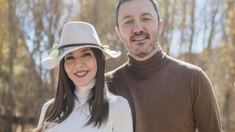 La periodista se comprometió con Petri tras conocerse en una entrevista telefónica. La periodista se comprometió con Petri tras conocerse en una entrevista telefónica.