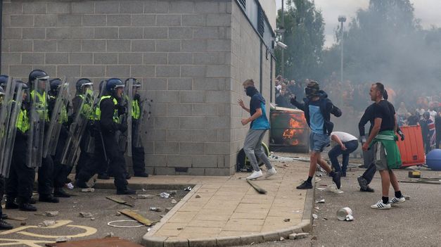 Los disturbios se extendieron por todo Reino Unido.