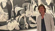 Mick Jagger posó junto al Guernica de Picasso y desató la polémica.