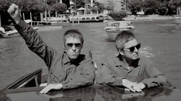 Liam y Noel Gallagher sorprendieron al aparecer juntos en el Festival de Venecia.