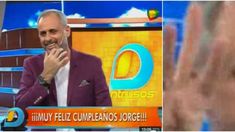 El día de su cumpleaños, Jorge Rial volvió con el saludo de los tres dedos para sus hijas y su novia El día de su cumpleaños, Jorge Rial volvió con el saludo de los tres dedos para sus hijas y su novia