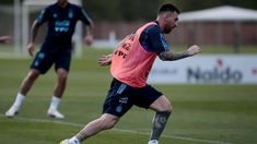 Lionel Messi, la gran duda de Scaloni para el partido ante Perú por Eliminatorias. Lionel Messi, la gran duda de Scaloni para el partido ante Perú por Eliminatorias.