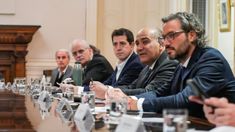 El Gobierno analiza cómo frenar la escalada del dólar, que llegó a una cotización récord el pasado martes. El Gobierno analiza cómo frenar la escalada del dólar, que llegó a una cotización récord el pasado martes.