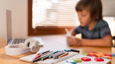 La Ayuda Escolar está destinada a los titulares de AUH y SUAF. La Ayuda Escolar está destinada a los titulares de AUH y SUAF.