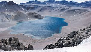 &nbsp;Turismo en Argentina: el pueblo oculto que tiene un volcán y un lago gigante.
