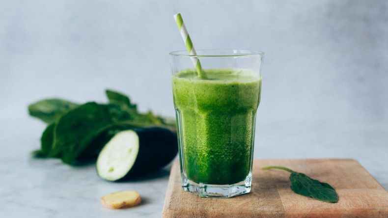 El licuado de pepino y espinaca, sencillo y rápido de preparar. 