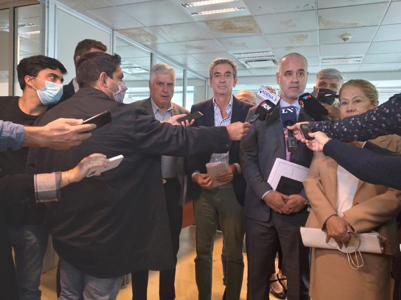 El jefe del interbloque explicó los motivos de la decisión a la prensa.