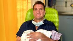 Maxi López compartió fotos junto a su hijo recién nacido, Lando. Maxi López compartió fotos junto a su hijo recién nacido, Lando.