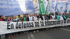 Una de las marchas por el presupuesto universitario.