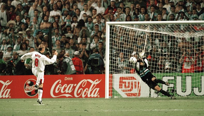 El arquero contuvo el penal de Batty y le dio la clasificación a la Selección.