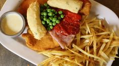 Este bodegón de San Telmo sirve una de las mejores milanesas de la Ciudad. Este bodegón de San Telmo sirve una de las mejores milanesas de la Ciudad.