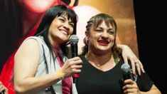 Marcela Tigresa Acuña junto a Alejandra Locomotora Oliveras. Marcela Tigresa Acuña junto a Alejandra Locomotora Oliveras.