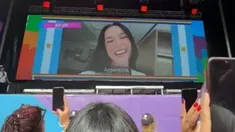 La comunidad LGBTIQ+ deliró tras la proyección del mensajes de Dua Lipa. La comunidad LGBTIQ+ deliró tras la proyección del mensajes de Dua Lipa.