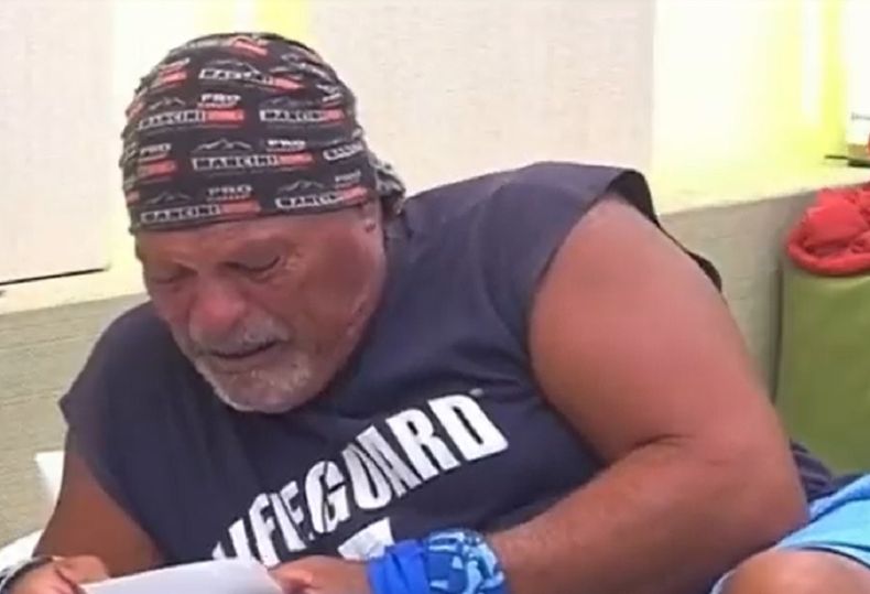 Walter no pudo contener las lágrimas y lloró desconsolado.