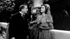 Mirtha Legrand junto a Enrique Serrano, quien interpretaba a su padre, en Los martes, orquídeas (1941). Mirtha Legrand junto a Enrique Serrano, quien interpretaba a su padre, en Los martes, orquídeas (1941).