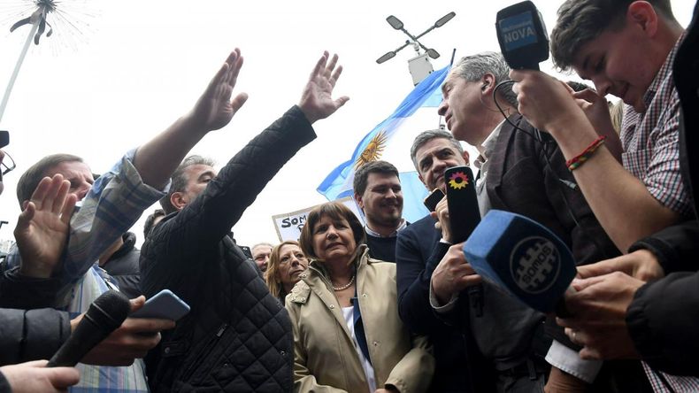 Nueva amenaza de Bullrich contra los reclamos sociales: prometió acabar con los piquetes