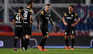 Los jugadores del Ciclón se lamentaron por el empate.