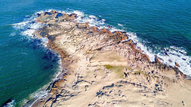 Turismo en Rocha: el balneario se ubica dentro de un parque nacional sin servicios básicos y con fuerte preservación ambiental.