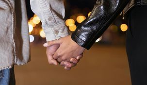 La pareja se mostró muy cerca en público. La pareja se mostró muy cerca en público.