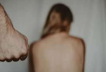 Un hombre apuñaló a su pareja tras el brindis de fin de año.