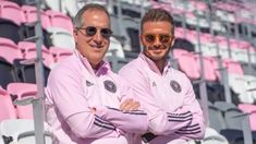 Beckham es uno de los exftubolistas más exitosos a nivel empresarial. Beckham es uno de los exftubolistas más exitosos a nivel empresarial.