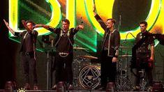 Chano invitó a subir al escenario del Lollapalooza a los otros integrantes del grupo. Chano invitó a subir al escenario del Lollapalooza a los otros integrantes del grupo.