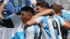 Thiago Almada grita su gol junto a Julián Álvarez, Thiago Almada grita su gol junto a Julián Álvarez,