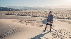 El sandboard es una de las actividades que se pueden hacer en las dunas de playas bonaerenses y otras regiones argentinas.