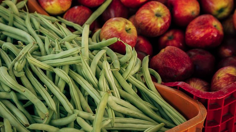 El invento que permite detectar pesticidas en frutas y verduras.